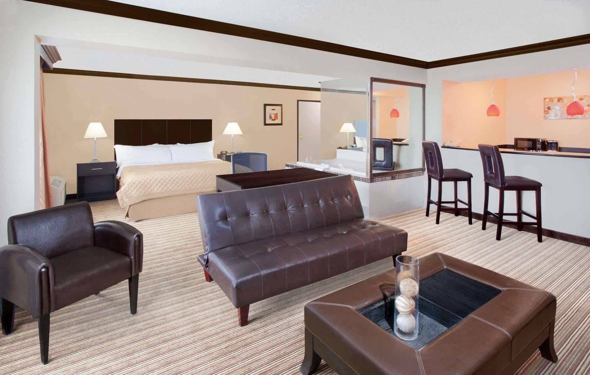 Hotel Wyndham Garden Schaumburg Chicago Northwest Esterno foto